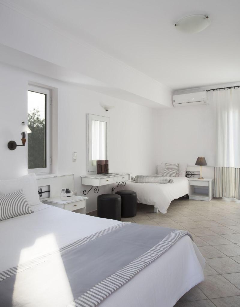 Iris Beach Hotel Monemvasía المظهر الخارجي الصورة